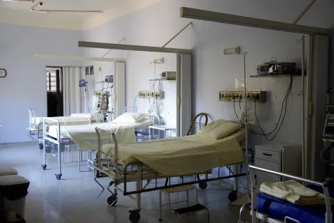 Hospital room with 3 hospital beds