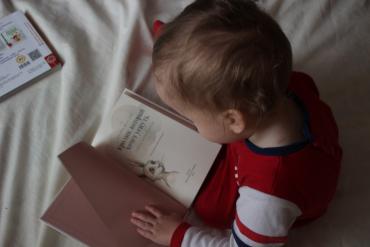  non verbal child autism, language delays, child reading