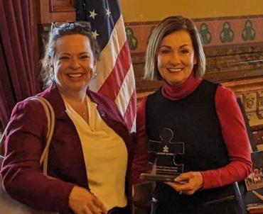 Award presentation to Iowa Governor