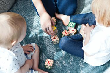 toddlers playing, prt, pivotal response training, autism speaks