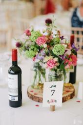 Wine and flowers photo Lanty on Unsplash